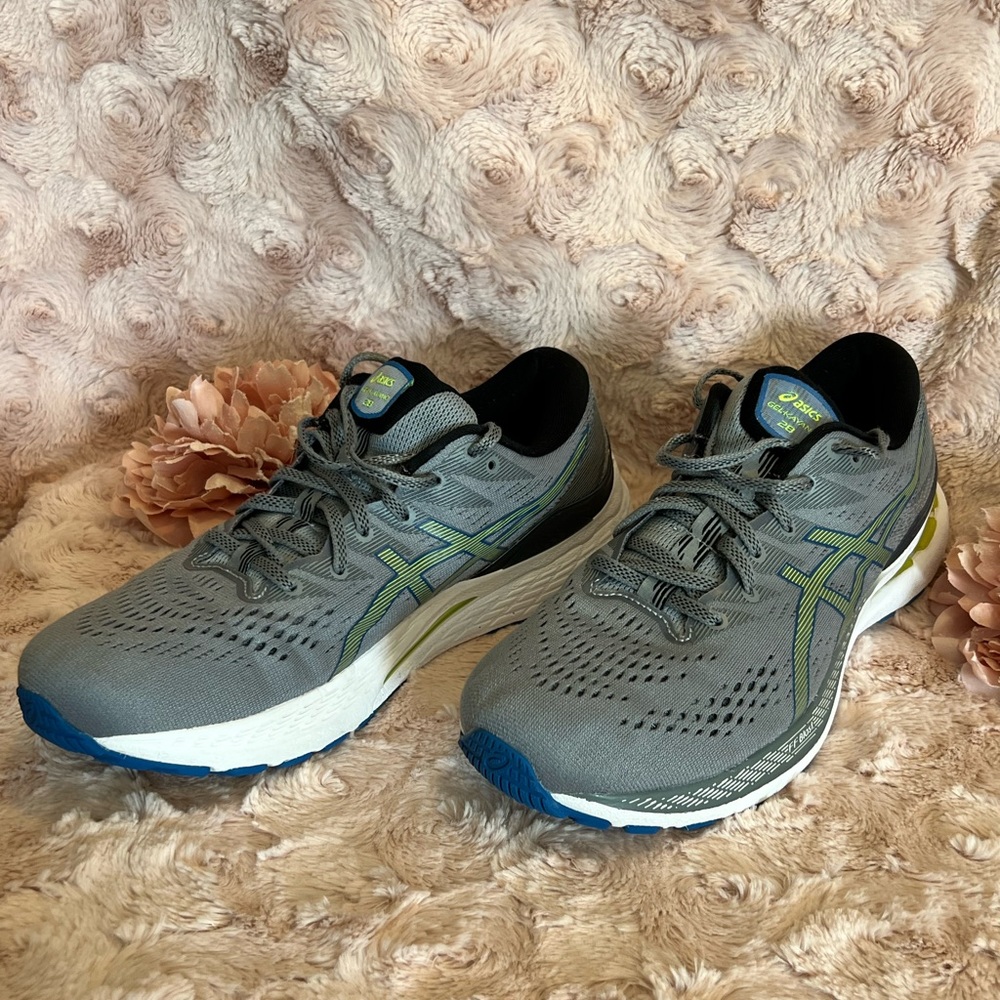 ASICS men’s running shoes gel kayano size 9